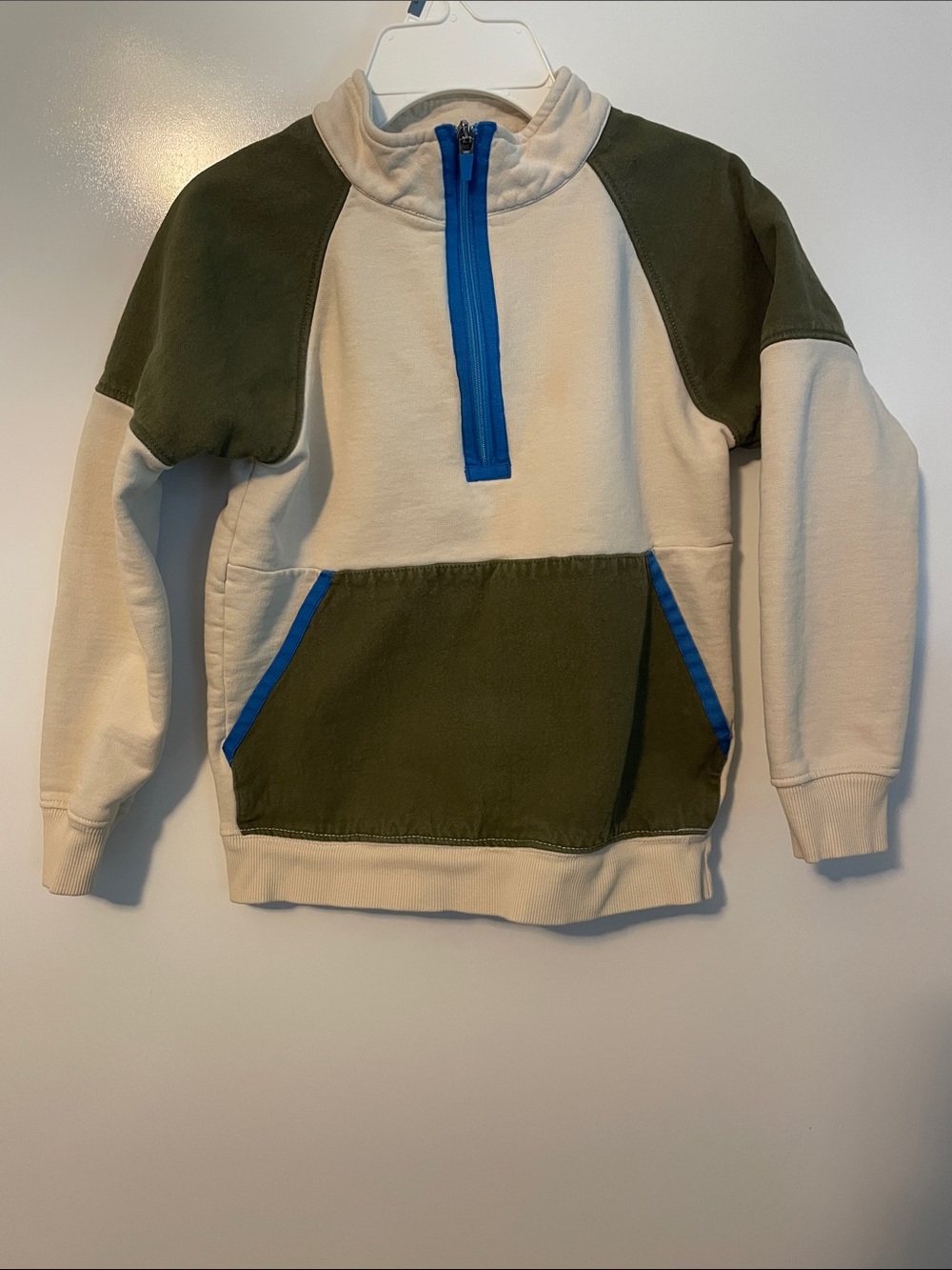 Hanna Andersson Tan and Green Boy’s Sweatshirt Size 8